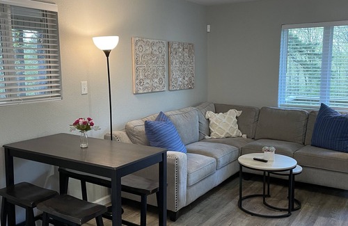 Fairfield Bay Maison | Cozy Cottage by Marina & Trails. Quiet and Serene!