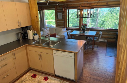Salt Spring Island Cottage | Cozy cottage in the woods, 11 minutes drive from town