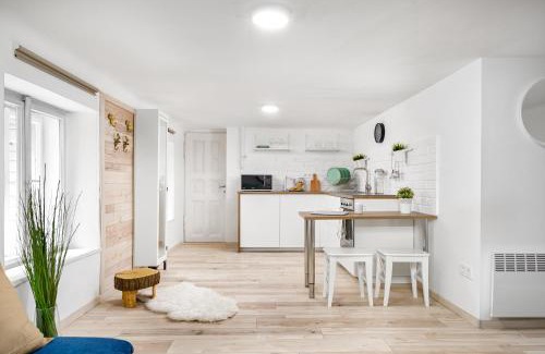 Ujlipotvaros Appartement | COZY COTTAGE - Cheerful Apartment in the Center