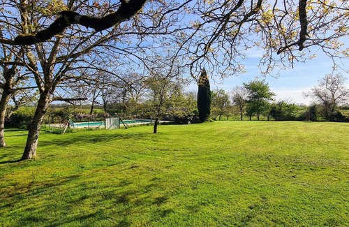 Gondrin Maison | Cozy cottage in a green and peaceful setting.