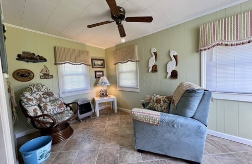 Marshallberg Maison | Cozy Cottage in quiet neighborhood not far from beaches