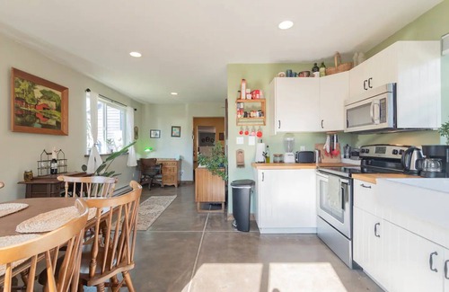 Pine Cottage | Cozy Cottage in the Center of Historic Pine Grove