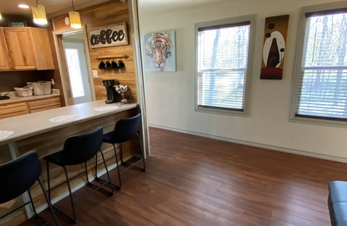 Webberville Cottage | Cozy cottage in the country w/ hot tub! 20 minutes away from downtown Austin