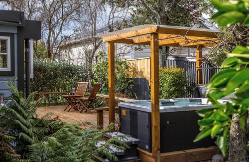 Featherston Maison | Cozy cottage just off SH2 with easy driving to other villages in the Wairarapa.