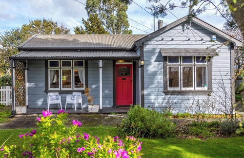 Featherston Maison | Cozy cottage just off SH2 with easy driving to other villages in the Wairarapa.