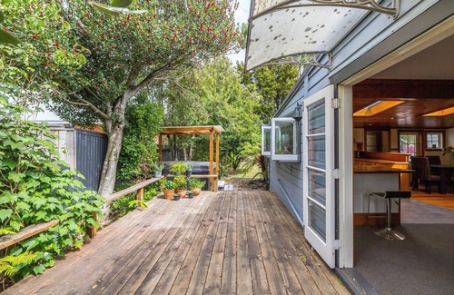 Featherston Maison | Cozy cottage just off SH2 with easy driving to other villages in the Wairarapa.
