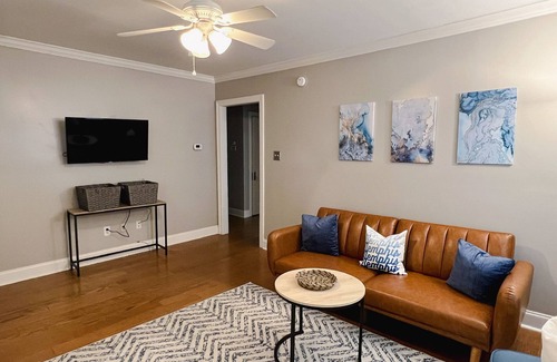 University District Cottage | Cozy cottage just steps from the University of Memphis