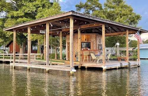 Cordele Maison | Cozy Cottage/mobile home on the water @ Lake Balckshear