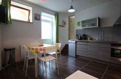 Chantraine Cottage | Charmant Gîte avec Jardin aux Portes d'Épinal, Idéal Couples ou Séjours Pro, Proche Commerces et Nature