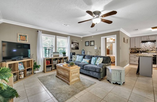 West Livingston Cottage | Cozy cottage near the lake with private pool and hot tub. Dog-Friendly!