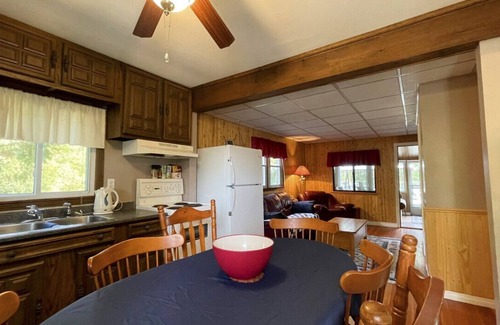 Lakefield Maison | Cozy Cottage on Katchawanooka Lake