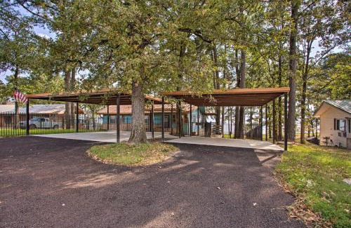 Avinger Maison | Cozy Cottage on Lake O The Pines with Lake Views!