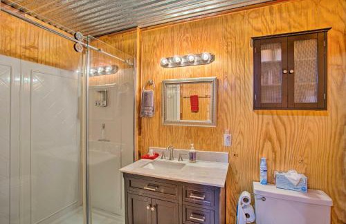 Avinger Maison | Cozy Cottage on Lake O The Pines with Lake Views!