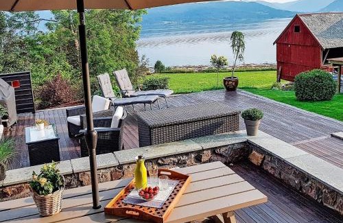 Frei Maison | Cozy Cottage Retreat in Trend-By Traum