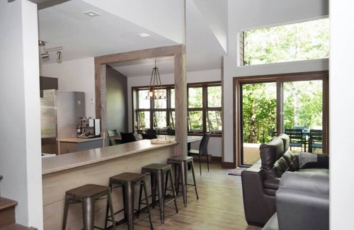 Morin Heights Cottage | Cozy cottage avec spa et foyer