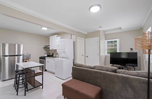 Northport Maison | Cozy Cottage- Tucked Away and Private. Close to Village and Shopping.
