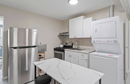 Northport Maison | Cozy Cottage- Tucked Away and Private. Close to Village and Shopping.