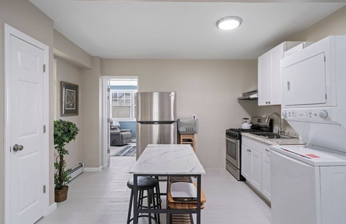Northport Maison | Cozy Cottage- Tucked Away and Private. Close to Village and Shopping.