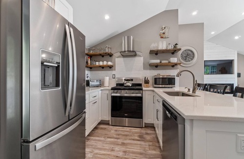 Newburgh Maison | Cozy cottage w/hot tub, game room & backyard. Close to West Point and Bethel.