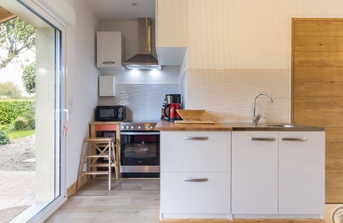 Picauville Appartement | Maison lumineuse avec jardin privé, proche Ste Mère Eglise, accueil chevaux possible, 2-3 pers.