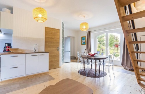 Picauville Appartement | Maison lumineuse avec jardin privé, proche Ste Mère Eglise, accueil chevaux possible, 2-3 pers.