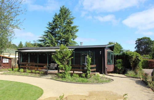 Krachtighuizen Chalet De Ski | Cozy cottage with nice wood stove and porch
