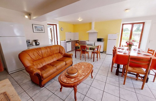Saint-Ouen-des-Toits Cottage | Gîte de charme avec jardin clos, à 15 min de Laval - 4 chambres, WiFi, parking, animaux acceptés