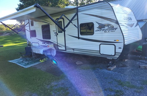 Evans Mills Location De VR | Cozy Country Camper!