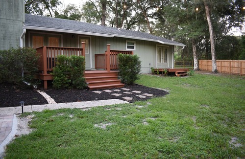 Glenwood Maison | Cozy country home in North Deland. Close to historic downtown!