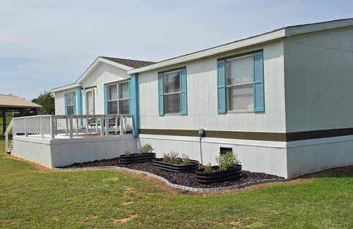 Harrah Maison | Cozy country home just outside the city! Enjoy a quiet getaway with the family.