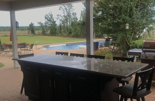 Carson Maison | Cozy, country living with plenty of privacy and fun things to do!