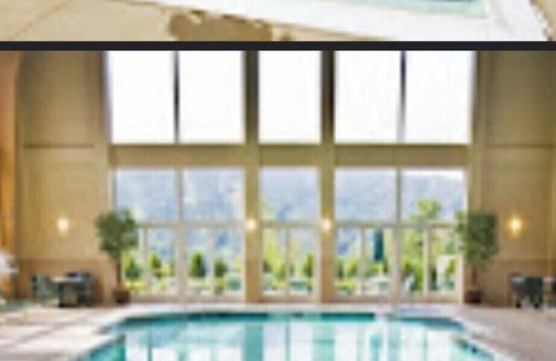 Brainard Copropriété | Cozy couple resort style condo overlooks the beautiful Massachusetts mountains.n