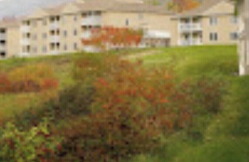 Brainard Copropriété | Cozy couple resort style condo overlooks the beautiful Massachusetts mountains.n