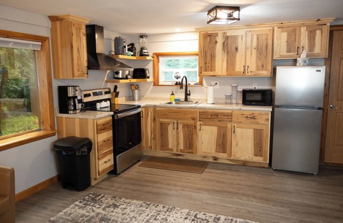 Montgomery Cabine | Cozy Couples Cabin
