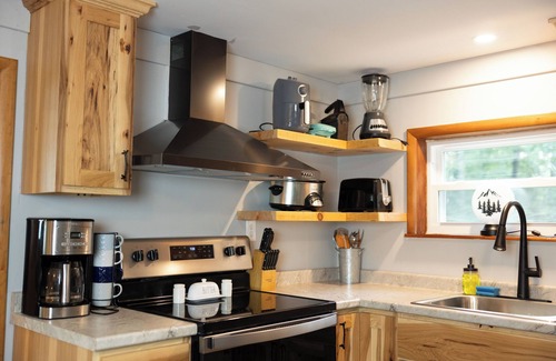 Montgomery Cabine | Cozy Couples Cabin