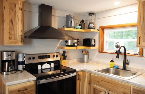 Montgomery Cabine | Cozy Couples Cabin