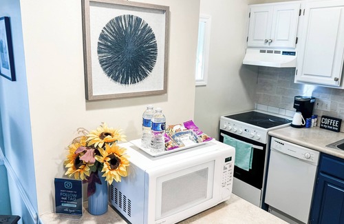 Norwich Villa | Cozy Couples Getaway with Golf Course View & Spa