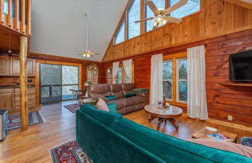 Vein Mountain Maison | Cozy Cove Cabin Pet Friendly & Creek Access