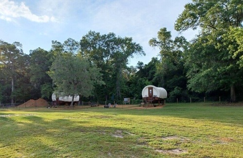 Putnam Hall Cabine | Cozy Covered Family Wagon on Rooterville’s Working Farm and Animal Sanctuary
