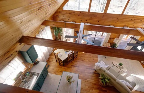 Powell Cabine | Cozy Creekside Cabin - Sleeps 6 - Perfect for campfires & making memories