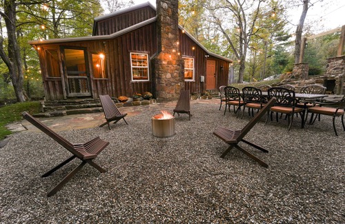 Rector Cabine | Cozy Creekside Cabin + Walking Trails, AC, Wifi