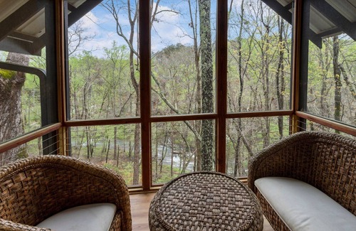 Tate Cottage | Cozy, creekside cottage in beautiful Dawsonville