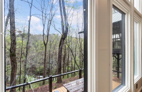 Tate Cottage | Cozy, creekside cottage in beautiful Dawsonville
