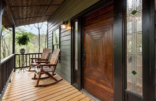 Tate Cottage | Cozy, creekside cottage in beautiful Dawsonville