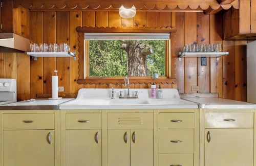 Cross Village Maison | Cozy Cross Village Cottage with Modern Conveniences!