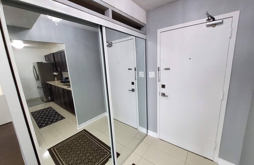 Humber Summit Copropriété | Cozy Delux 2BR + 2BTH in Toronto. Just 9mins from YYZ Airport.
