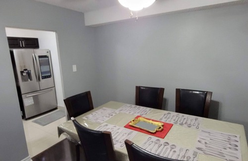 Humber Summit Copropriété | Cozy Delux 2BR + 2BTH in Toronto. Just 9mins from YYZ Airport.