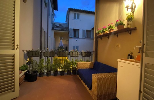 Isolotto Appartement | Cozy detached studio apartment with terrace very close to the historic center