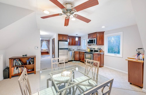 Dix Hills Appartement | Cozy Dix Hills Apt w/ Deck ~ 7 Mi to Beach!