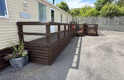 Lecemy Autre | Cozy Donegal Caravan